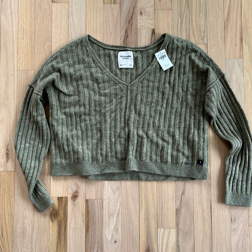 Abercrombie & Fitch small vneck sweater